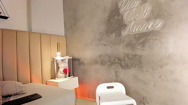 Zoee monroe online show from February 10, 10:24 pm