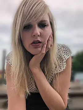 Sexybiene969 online show from May 11, 4:15 pm