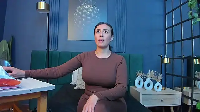 scarlet edwars online show from March 25, 7:39 pm