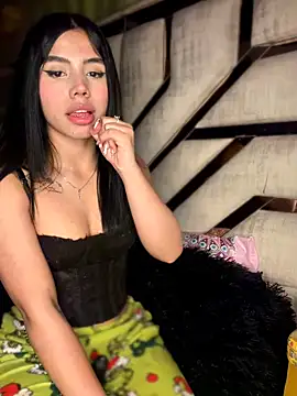 Laura-Khalifa online show from May 10, 6:37 am