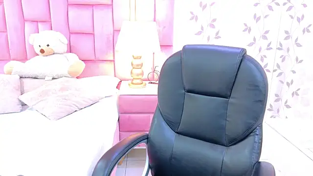 ArianaFranco online show from May 6, 2:10 pm
