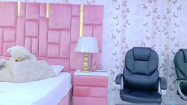 ArianaFranco online show from May 9, 10:34 pm