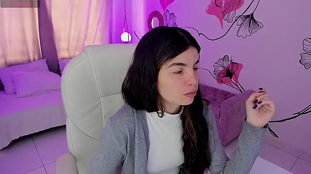 Isabela Fiorelli online show from May 8, 1:58 pm