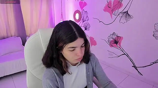 Isabela Fiorelli online show from May 16, 1:10 pm