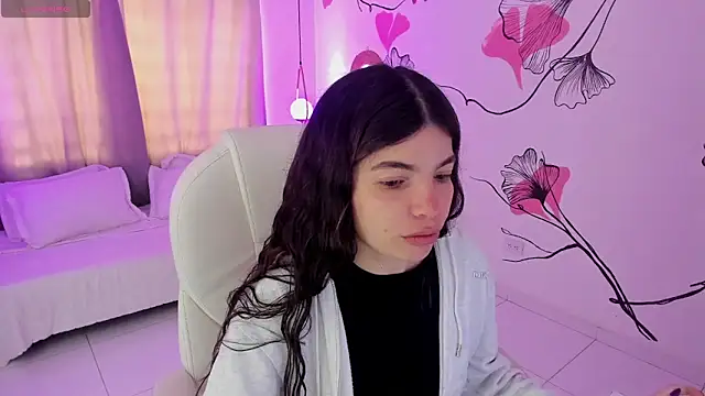 Isabela Fiorelli online show from May 14, 1:28 pm