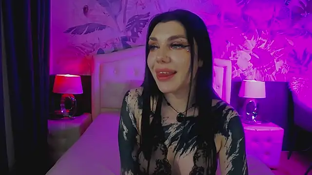 MaeveMoon online show from May 7, 9:40 pm
