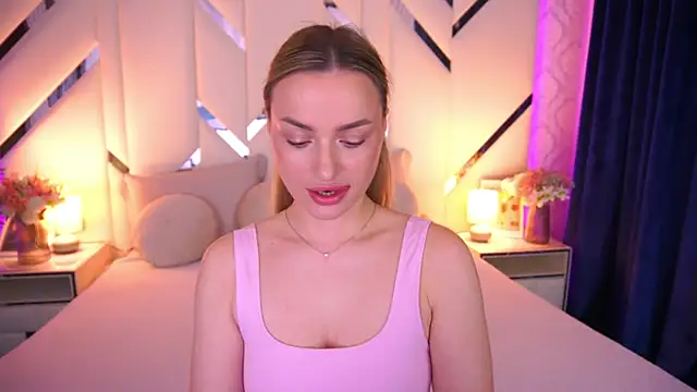 LindsieGreyy online show from May 18, 7:03 am