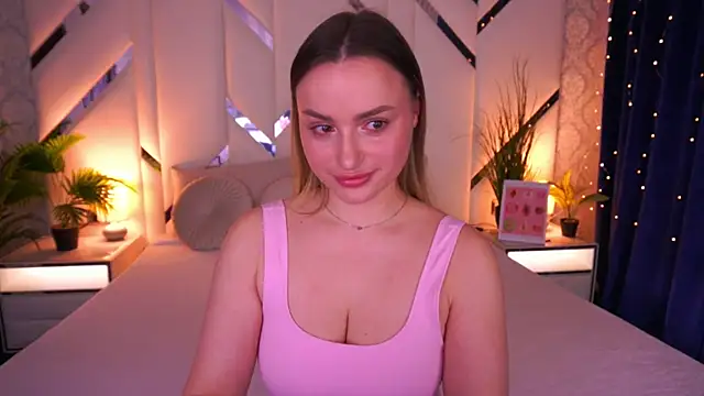 LindsieGreyy online show from February 24, 8:35 am