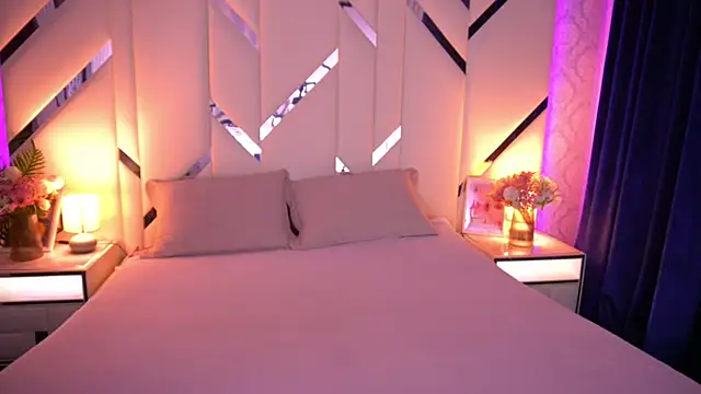 LindsieGreyy online show from May 7, 12:53 pm