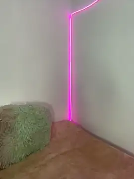 Lynda Bonnie online show from April 11, 1:15 pm