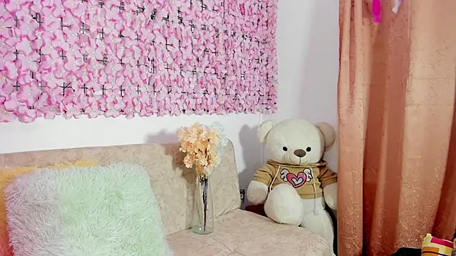 Lynda Bonnie online show from October 18, 11:35 am