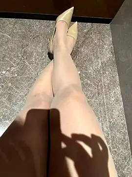 Snapshot of Mia-77 chatting on September 18, 9:52 am Mia-77 online show from September 18, 9:52 am