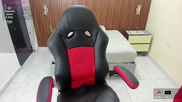 MELINAMARTINS online show from October 7, 7:40 pm