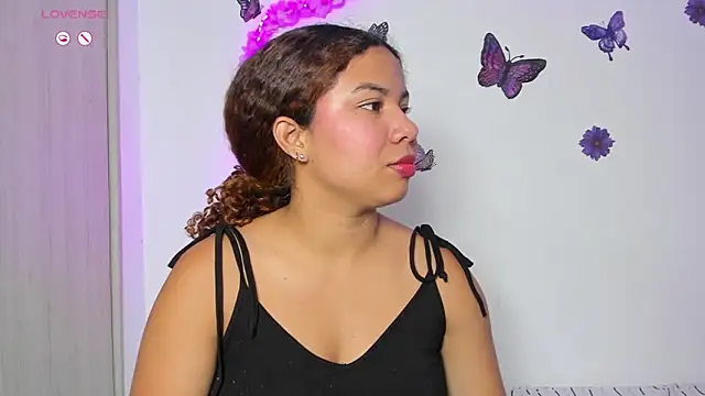 MELINAMARTINS online show from June 24, 9:47 pm