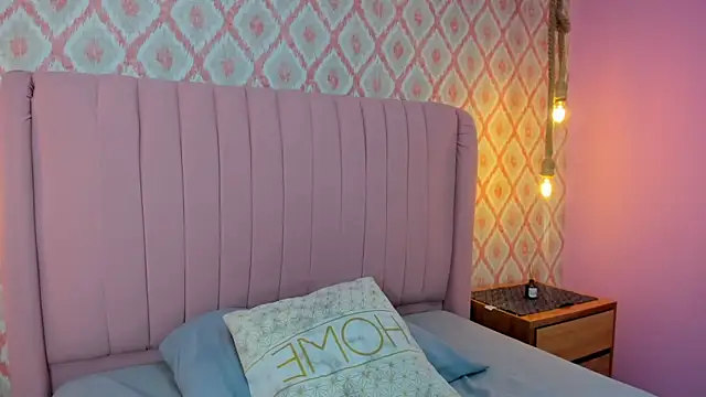 MELINAMARTINS online show from October 31, 8:46 pm