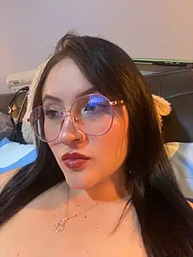 Snapshot of ValentinaOrtiz3 chatting on October 1, 3:11 am ValentinaOrtiz3 online show from October 1, 3:11 am