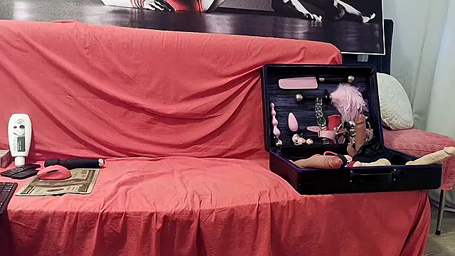 Chanel Noire online show from December 19, 2:09 pm