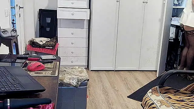 Chanel Noire online show from February 16, 1:44 pm