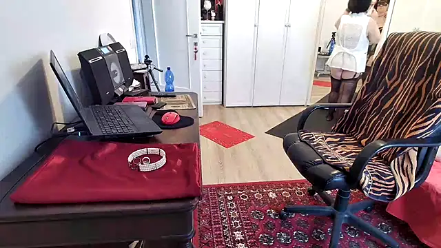 Chanel Noire online show from March 25, 3:26 pm