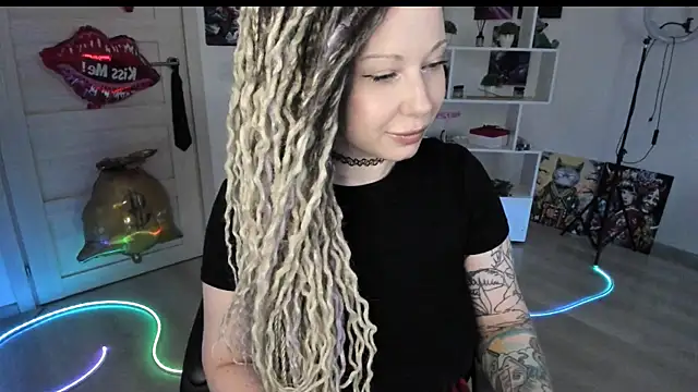 HoneySallyMoore online show from May 17, 3:16 am