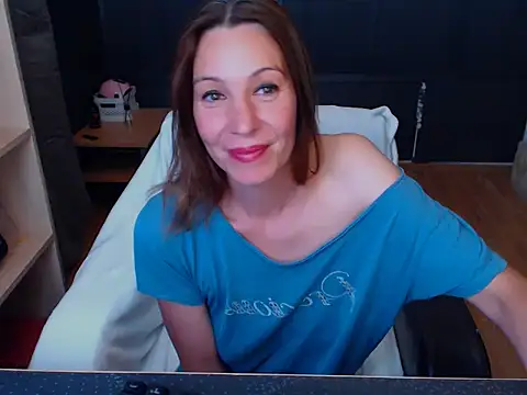 hannaha online show from May 26, 6:51 pm