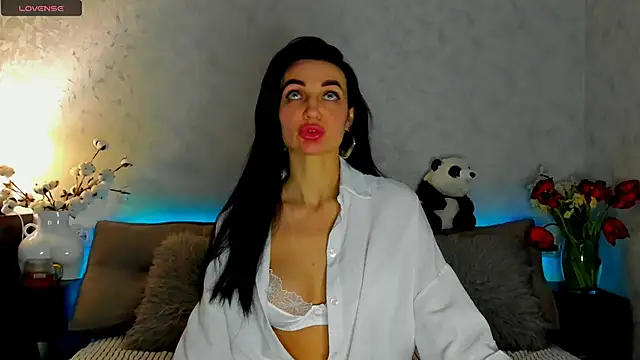 Tina Mart online show from May 3, 6:33 pm