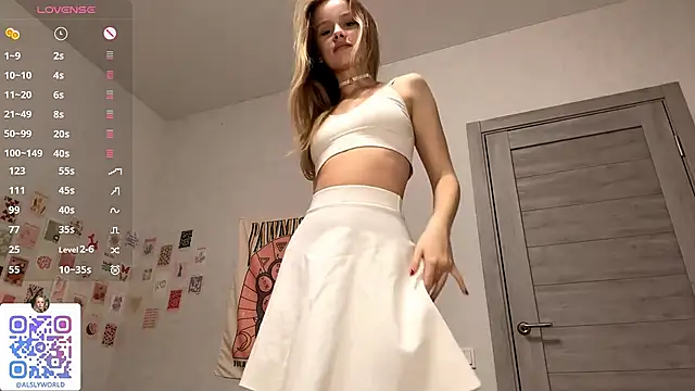 BeckyDwinell online show from October 8, 4:22 pm