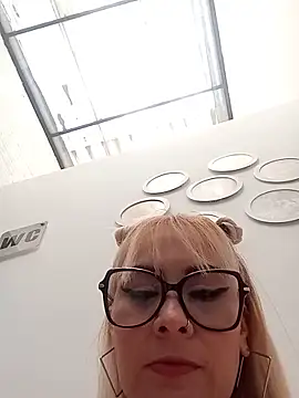 CandieGilson   online show from May 11, 2:45 pm