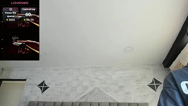 Snapshot of EmiliaRose_ chatting on October 1, 9:09 pm EmiliaRose online show from October 1, 9:09 pm