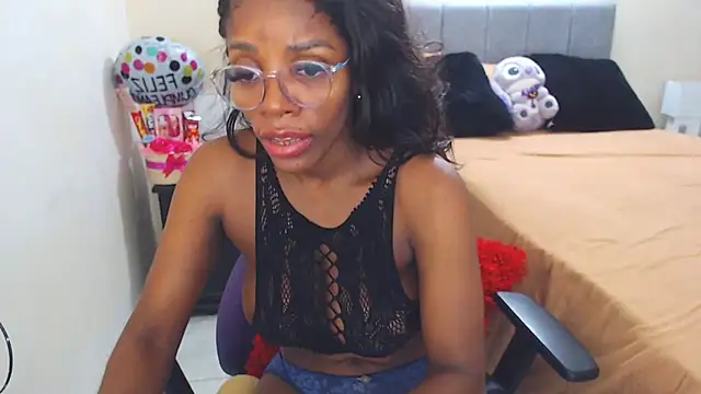 Keyra Dainty online show from March 13, 11:11 am