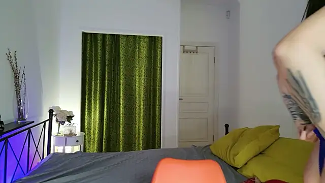 RaileReed online show from October 22, 12:54 pm