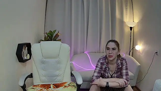 TessaDaybreak online show from May 6, 7:34 am
