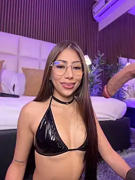 MelanieHillss online show from May 16, 10:36 am