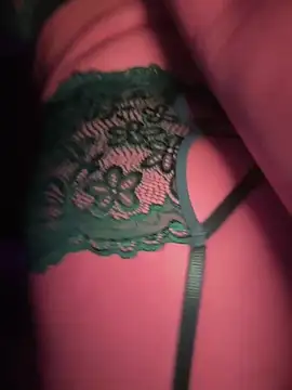 YoungHotMilf97 online show from May 15, 7:38 pm