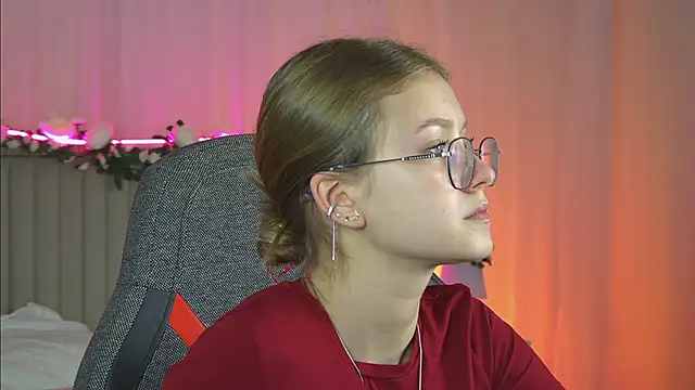 EveMundie online show from October 7, 12:42 pm