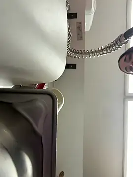 sexymelli18 online show from May 13, 9:37 am