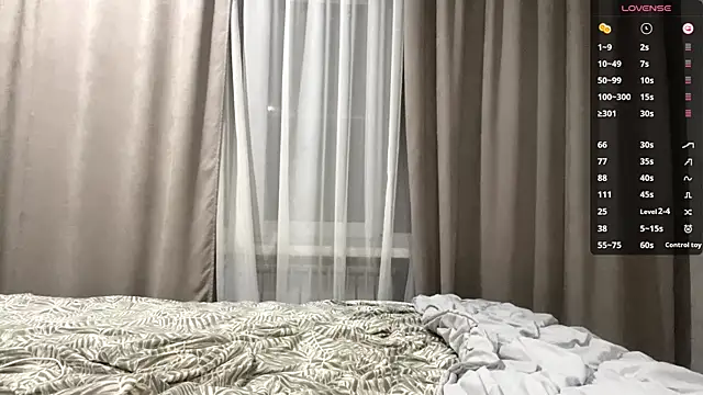 CarolinePepper online show from October 12, 3:58 pm