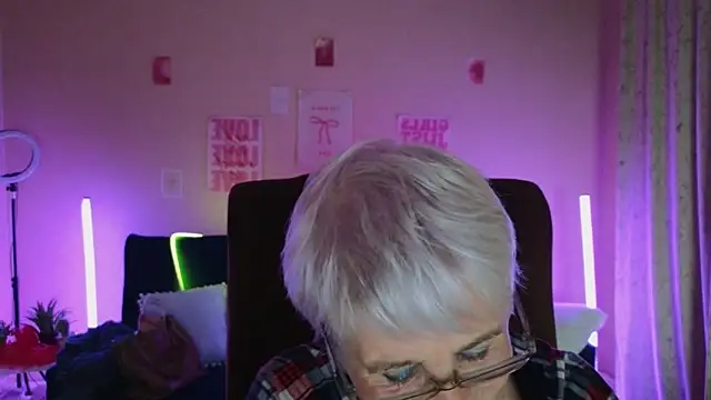 Sandra Snowflake online show from May 11, 5:21 pm