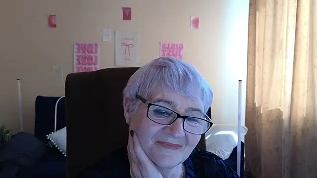 Sandra Snowflake online show from May 8, 1:03 pm