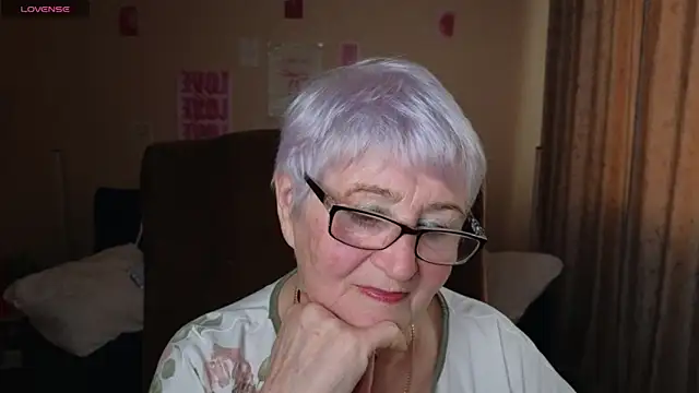 Sandra Snowflake online show from May 7, 12:53 pm