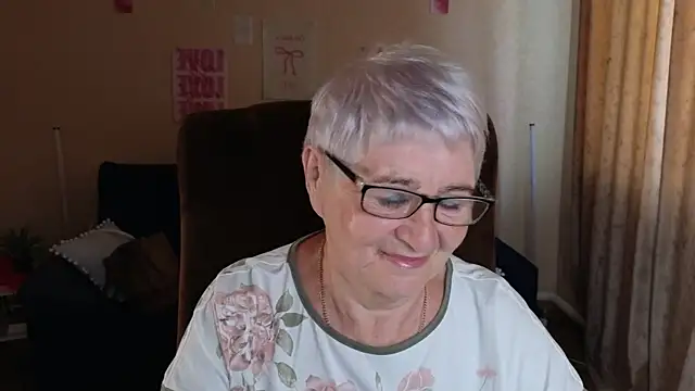 Sandra Snowflake online show from May 25, 4:33 am