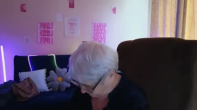 Sandra Snowflake online show from May 11, 11:01 am