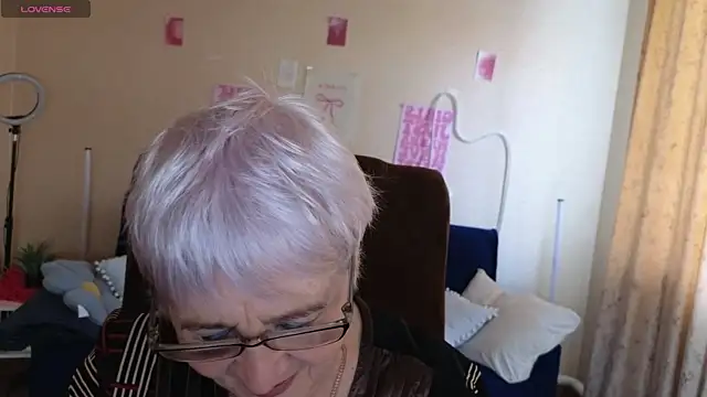 Sandra Snowflake online show from May 14, 4:07 am