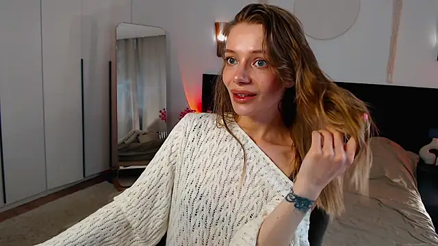 LunaticaBae online show from May 21, 3:48 am