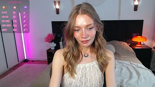 LunaticaBae online show from May 10, 4:03 am