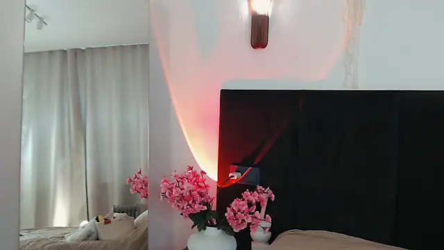 LunaticaBae online show from May 23, 4:00 am