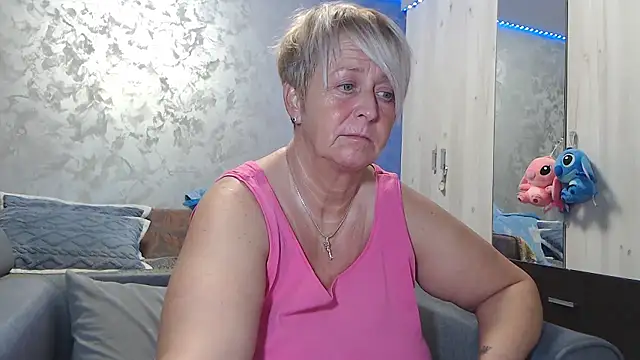 RosesandLillies online show from January 12, 8:03 pm