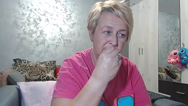 RosesandLillies online show from October 26, 3:40 pm