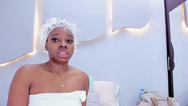 EmilyDiaaz online show from April 25, 12:41 pm