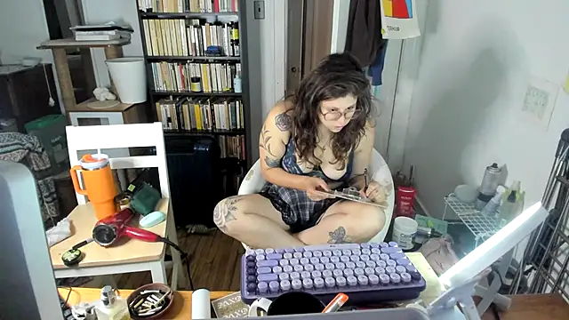 Rosiee69  online show from October 18, 3:26 pm